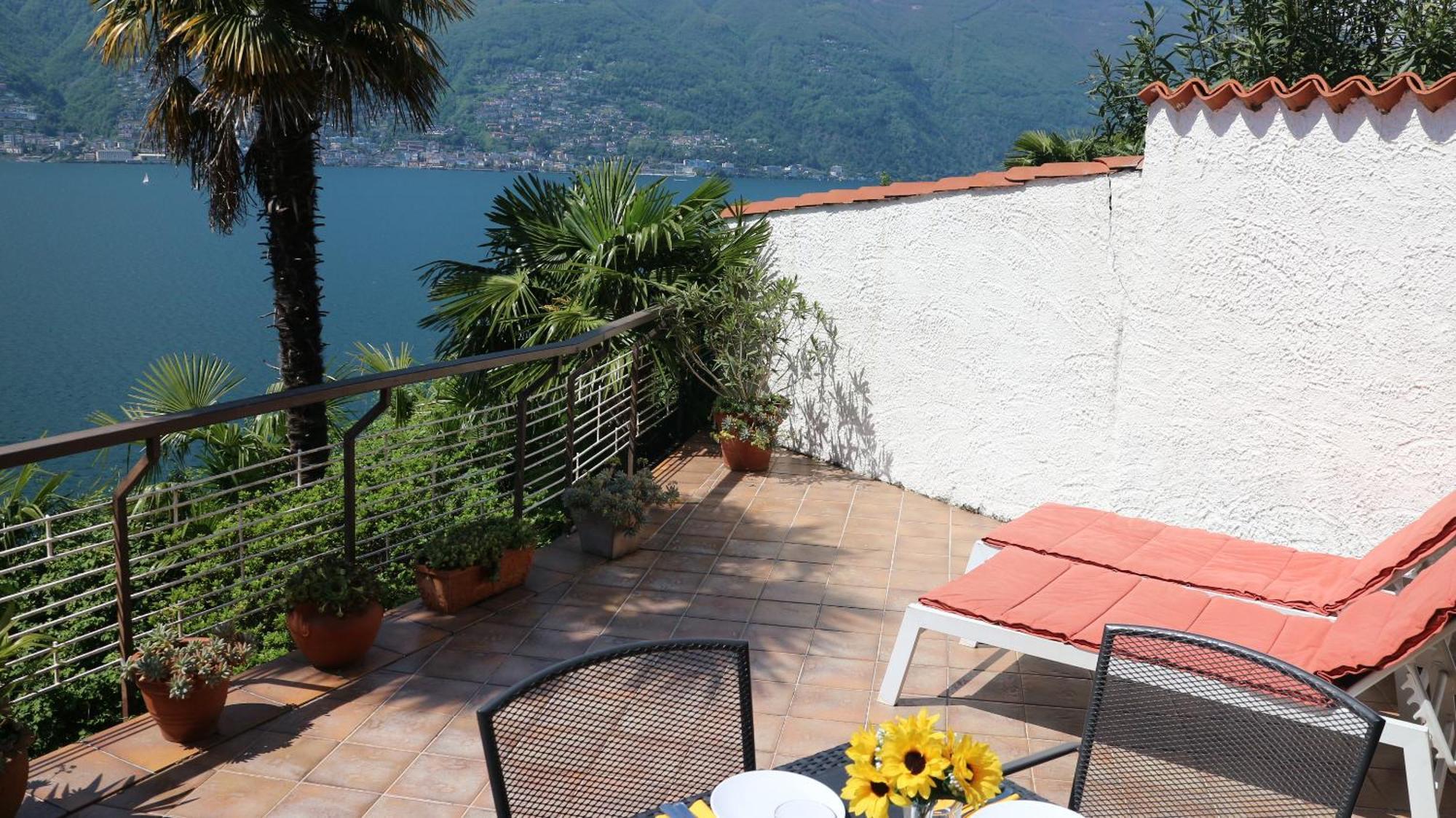Apartamento Casa Roccia Pino Lago Maggiore Exterior foto