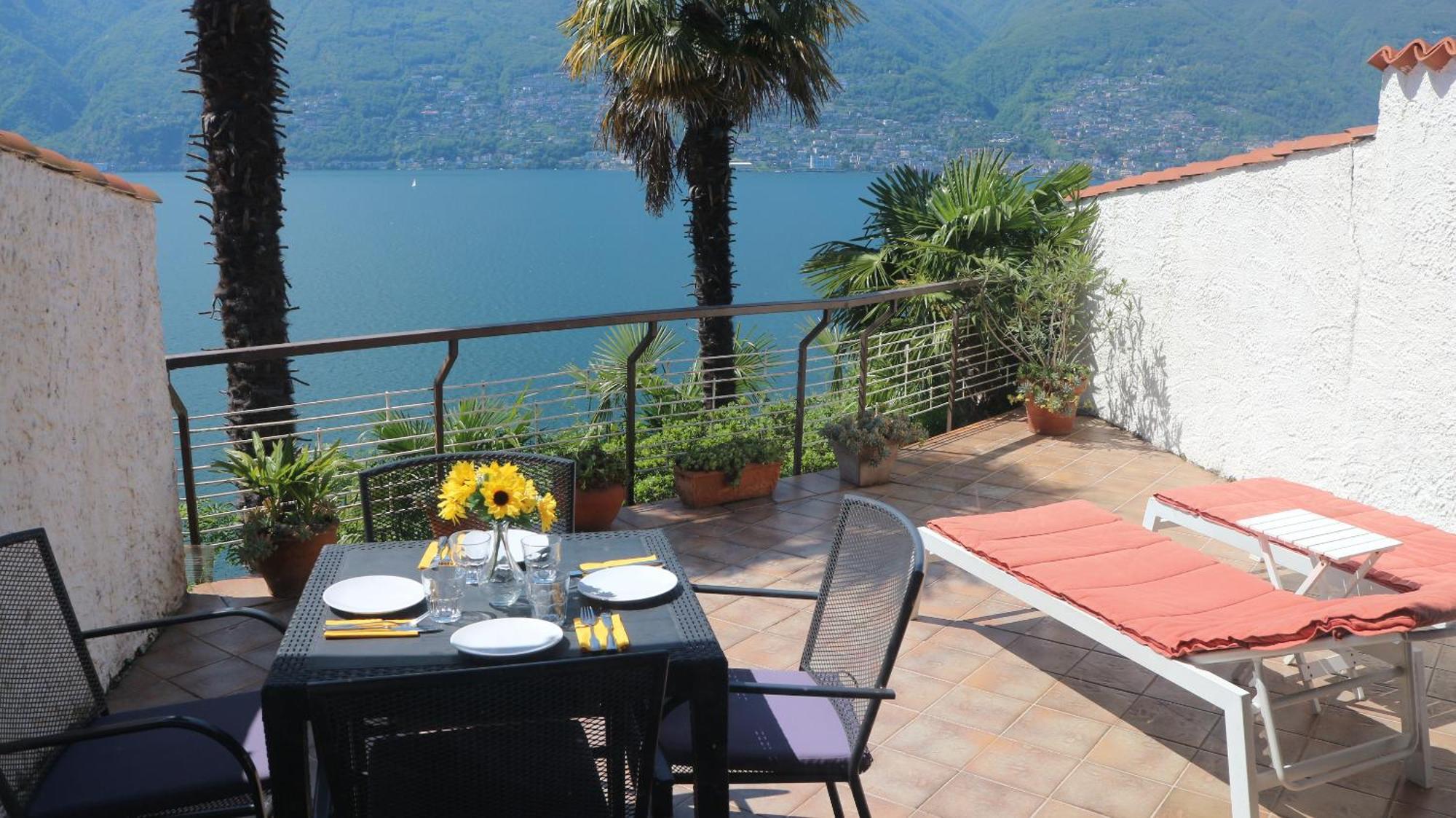 Apartamento Casa Roccia Pino Lago Maggiore Exterior foto
